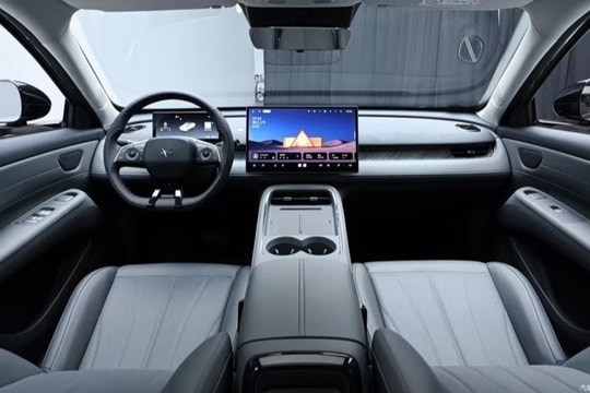 Chiếc sedan điện giá chỉ hơn 200 triệu đồng nhưng chạy tới 660 km, đổi pin chỉ vài phút như xe máy điện, có có LiDAR