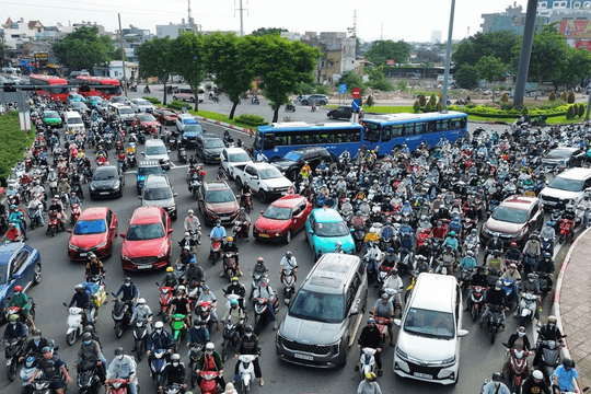 TPHCM dự kiến cấm ô tô tải trên 1 tấn, xe khách trên 29 chỗ vào nội đô từ 6-22h