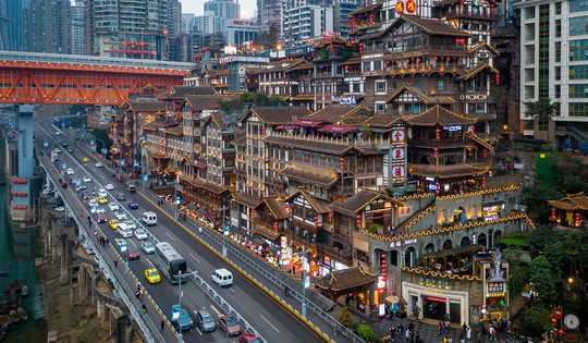 'Thành phố lơ lửng' ven sông: Biểu tượng hơn 2.000 năm giữa lòng 'đô thị 8D'