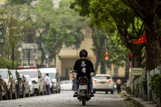 Tuyến phố nằm ở vị trí đắc địa của Thủ đô chỉ có duy nhất 1 số nhà, dài chưa đầy 200m, không có hộ dân sinh sống