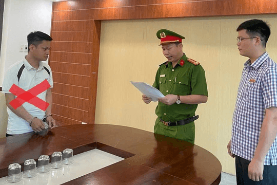 Bắt một nguyên cán bộ Ban giải phóng mặt bằng