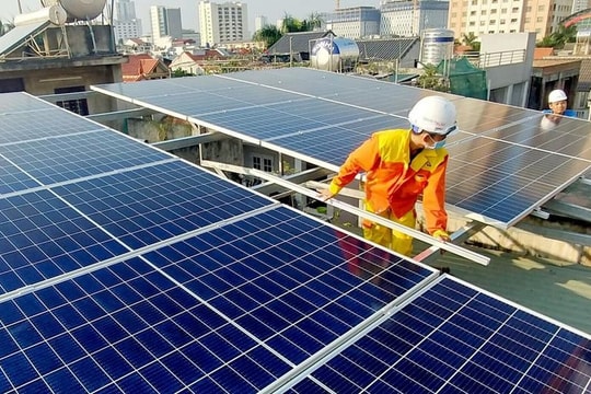 Làn sóng lắp điện mặt trời mái nhà tăng mạnh