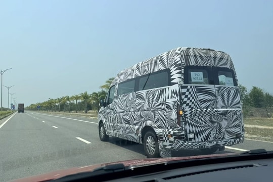 Mẫu minibus chưa rõ danh tính xuất hiện tại Việt Nam, dân mạng phát hiện chi tiết đáng chú ý