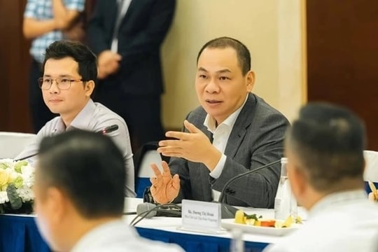 Gặp trực tiếp tỷ phú Phạm Nhật Vượng, hãng taxi ký hợp đồng vận hành 2.200 xe VinFast làm ăn ra sao sau 1 năm chuyển đổi?
