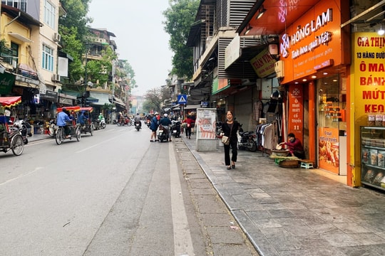 3 ngày nữa, hàng loạt tuyến phố Hà Nội sẽ áp dụng thu phí vỉa hè: Nhiều người dân đang nhầm lẫn điều này