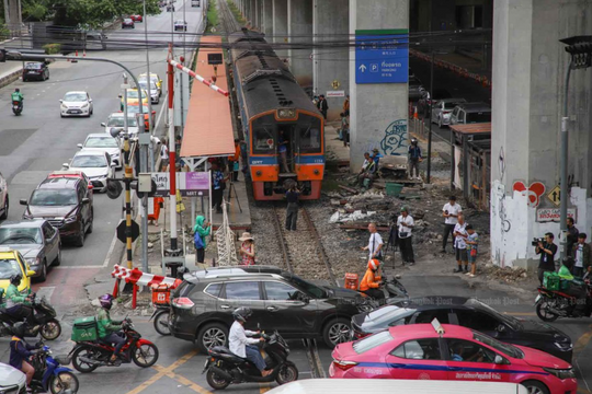 Vụ tàu hỏa tông xe buýt bốc cháy khiến 40 người thương vong: Khởi tố lái tàu dương tính với ma túy
