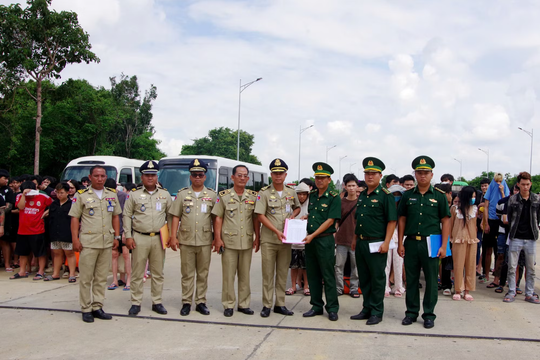 Tiếp nhận 127 công dân Việt Nam bị Campuchia trục xuất