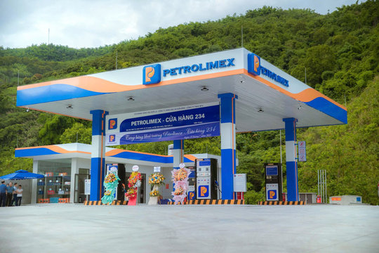 Từ ngày mai, Petrolimex sẽ không còn bán xăng RON 95 cho người dân