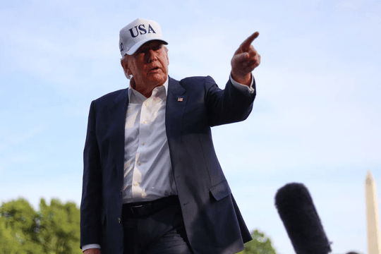 Ông Trump hoãn kế hoạch tấn công Iran, giá dầu giảm mạnh