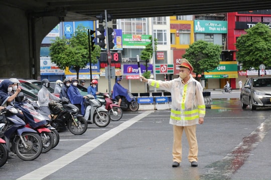 Người đi xe máy sẽ bị phạt 600.000 đồng nếu quay đầu đè vạch: Riêng 3 trường hợp này được 'tha'