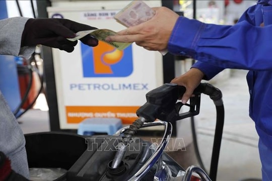 Khởi tố quản lý Petrolimex bơm nhầm 500 lít xăng vào bể dầu, bán hơn 12.000 lít nhiên liệu kém chất lượng