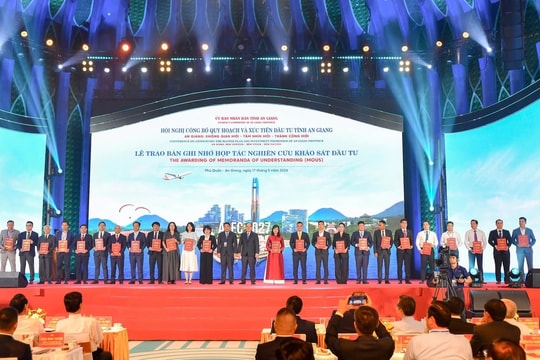 Vingroup, Sun Group, Thaco, CT Group, T&T... cùng hiện diện, một tỉnh phía Nam lập tức ký 24 bản ghi nhớ hợp tác, tổng vốn 1,5 triệu tỷ đồng