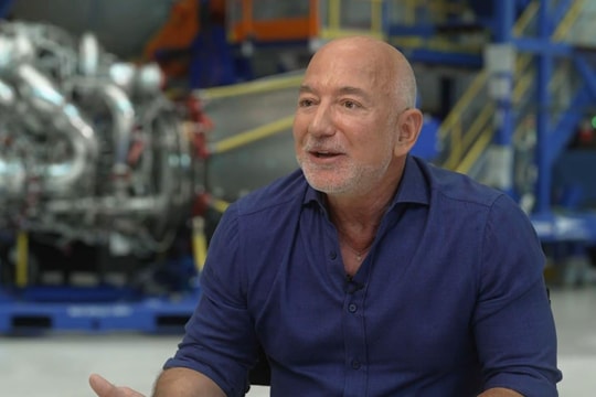 Tỷ phú Jeff Bezos gạt bỏ lo ngại bong bóng AI, khẳng định thế giới vẫn được hưởng lợi