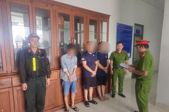 Khám xét khẩn cấp, tịch thu 70 tấn phân bón mang thương hiệu nổi tiếng, niêm phong hàng loạt máy móc, thiết bị: Khởi tố 3 đối tượng
