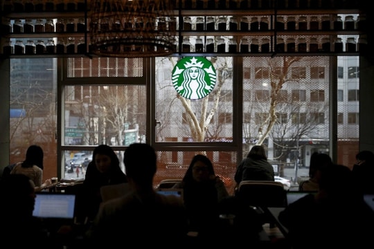 Dân Hàn Quốc tẩy chay Starbucks, CEO lập tức bị sa thải