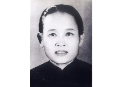 Người phụ nữ Việt Nam đầu tiên được tặng Huân chương Sao Vàng, có chồng và 2 con trai là liệt sĩ, từng đảm nhiệm nhiều chức vụ quan trọng