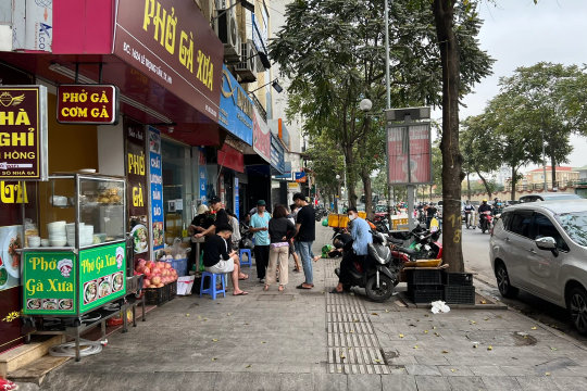 Hà Nội: Đỗ xe sai, lấn chiếm vỉa hè có thể bị xử phạt tới 12 triệu đồng