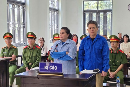 Tuyên án phạt tù 2 vợ chồng khóa cổng, nhốt cán bộ công an