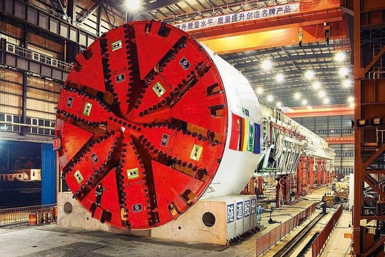 Huy động máy đào hầm TBM nặng gần 5.000 tấn để xây đường hầm xuyên đáy biển, lập kỷ lục Guinness thế giới