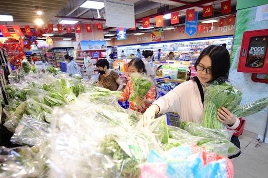 Người dân thắt chặt chi tiêu, sức mua nội địa trồi sụt