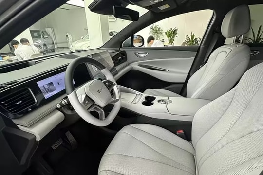 BYD Sealion 06 DM-i thế hệ mới lộ diện: Tiêu thụ 3,3 lít/100 km, chạy gần 2.000 km mỗi lần nạp nhiên liệu, giá chỉ hơn 500 triệu