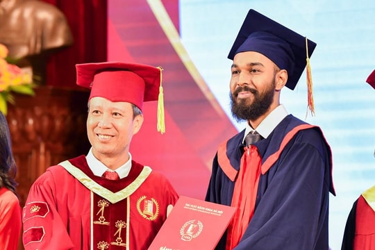 Giáo sư quê 'đất học' trở thành tân Giám đốc ngôi trường được ví như 'MIT của Việt Nam': Là cựu sinh viên xuất sắc, sở hữu hơn 150 bài báo khoa học