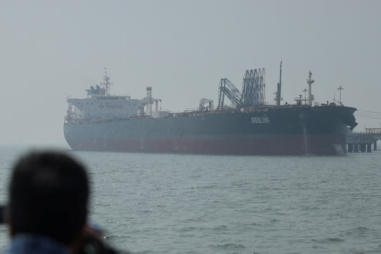Vì sao giá dầu khó quay về mức trước chiến tranh dù eo biển Hormuz được gỡ phong tỏa?