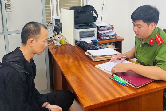 Bắt Nguyễn Văn Thu SN 1990, thu giữ khẩn cấp 1 ví da chứa 1.800.000 đồng tiền mặt, 1 chiếc nhẫn vàng và nhiều tang vật