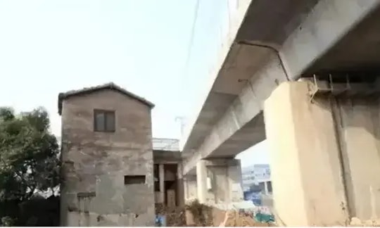 'Bẻ cong' tuyến đường sắt cao tốc trọng điểm vì 2 hộ dân không chịu di dời