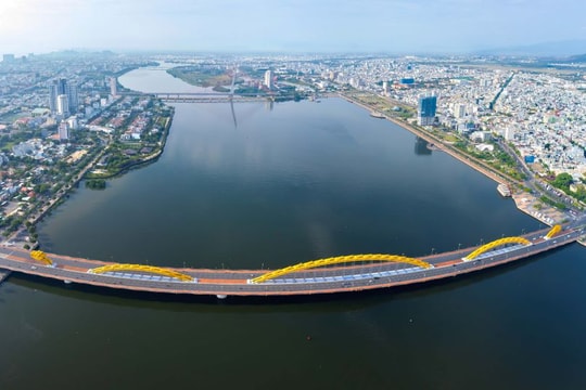 Cây cầu hơn 8.000 tấn của Việt Nam lọt top 'đẹp nhất thế giới': Có thể phun lửa, phun nước giữa đô thị, được Guinness ghi danh