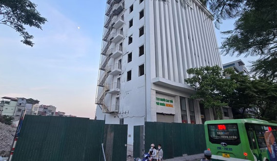 Một tòa nhà 13 tầng sẽ bị ‘cắt góc’, nhường chỗ cho tuyến vành đai xuyên tâm Thủ đô