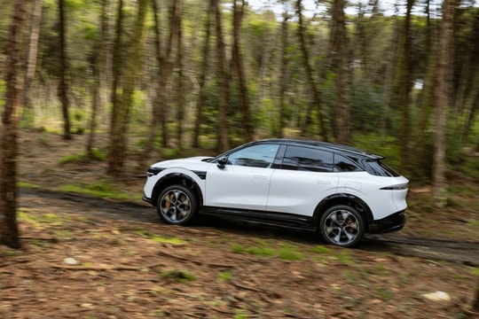 Mẫu xe điện cỡ D mới về Việt Nam: Động cơ 637 mã lực, tầm hoạt động 615 km, sạc siêu tốc, giá dự kiến ngang BMW iX3