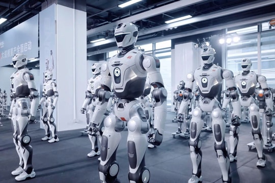 Trung Quốc cứ 15 phút xuất xưởng 1 robot hình người