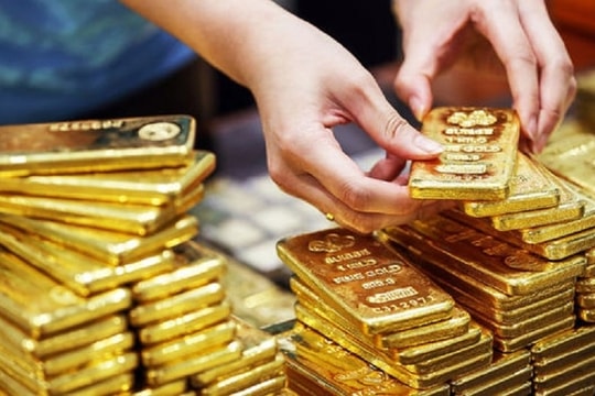 Giá vàng có thể chạm 8.000 USD/ounce: Các chuyên gia đang lo điều gì phía sau cơn sốt kim loại quý?