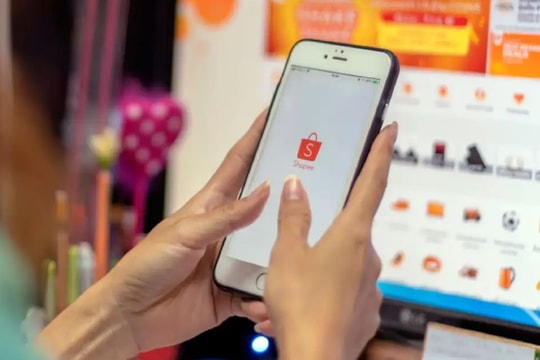 Shopee bị 'tuýt còi' vì phí chồng phí, cả người bán lẫn người mua 'thở phào'