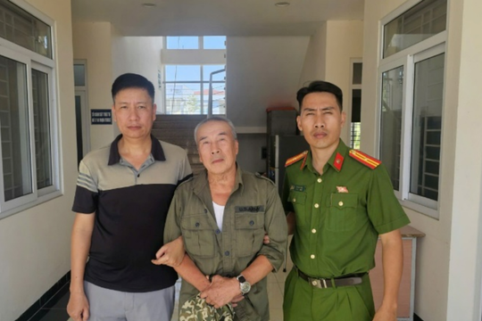 Bắt khẩn cấp một người đàn ông 67 tuổi