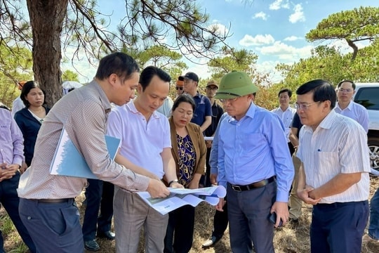 Chủ tịch Trịnh Văn Quyết trực tiếp xuống công trường chỉ đạo, siêu dự án 20.000 tỷ tăng tốc thi công