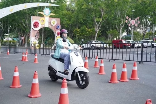 Bà nội trợ mua VinFast Evo Lite lần đầu nói thật về trải nghiệm thực tế trên cung đường 5km/ngày