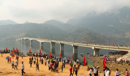 ‘Siêu cầu’ có trụ cột cao nhất Việt Nam gần bằng tòa nhà 33 tầng, rút ngắn thời gian di chuyển giữa 4 tỉnh Tây Bắc