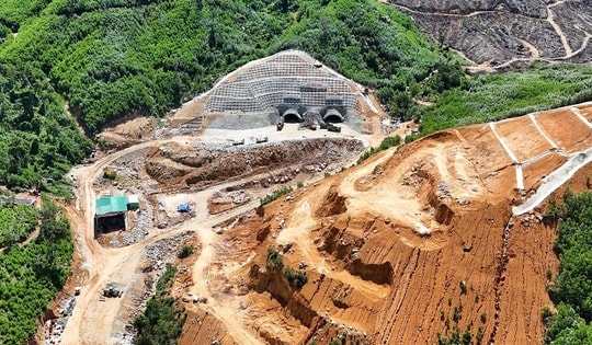 Chưa đầy 3 tháng nữa, cao tốc kết nối ‘rừng - biển’ 22.000 tỷ có hầm xuyên núi và cầu vượt phải thông xe