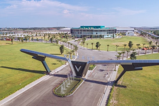 Tận mắt chứng kiến quy trình sản xuất tại VinFast, chuyên gia ngành ô tô phải công nhận độ hiện đại đã vượt qua Hoa Kỳ