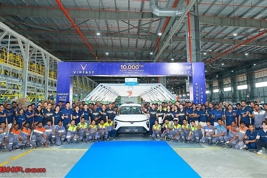 Hãng xe của tỷ phú Phạm Nhật Vượng xuất xưởng xe điện thứ 10.000 tại thị trường hơn 1,4 tỷ dân