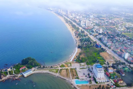 Tỉnh nóng nhất Việt Nam từng ghi nhận mức nhiệt kỷ lục 44,2 độ C, người dân phải đi làm vào ban đêm để tránh nắng