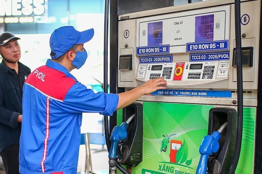 Xăng E10 có thể giảm gần 1.500 đồng/lít, sắp có cơ chế giá riêng