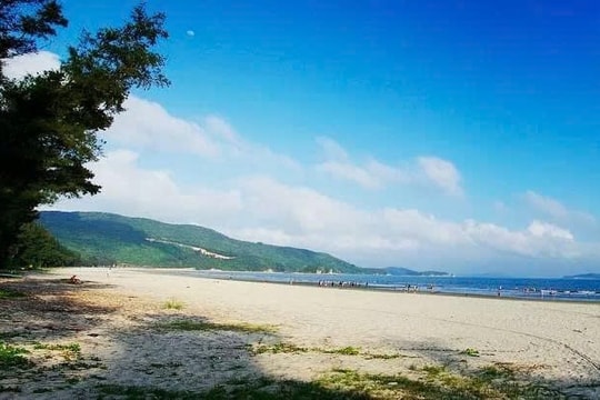 Hòn đảo phía Bắc được mệnh danh là 'thiên đường ngọc', lưu giữ tàn tích thành cổ 500 năm tuổi, từng là 'cánh cổng gác biển' bảo vệ thương cảng Vân Đồn