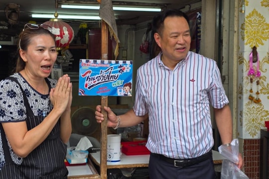 Nền kinh tế lớn thứ 2 Đông Nam Á phát tiền cho 4 triệu dân