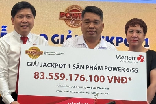 Người trúng Vietlott 83 tỷ tiết lộ lý do không đeo mặt nạ khi nhận giải