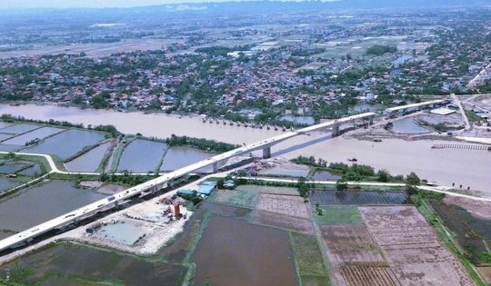 Sắp hoàn thành tuyến đường ven biển 2.200 tỷ có cầu vượt sông dài nhất tỉnh Thanh Hóa, góp phần hình thành tứ giác kinh tế phía Bắc