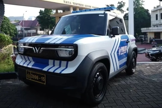 VinFast VF 3 được ‘hoán cải’ thành xe công vụ của cảnh sát giao thông tại Indonesia