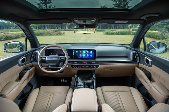 232 mã lực nhưng chỉ 'uống' 4,9 lít xăng: SUV 7 chỗ hybrid của Kia vừa ra mắt thị trường Việt đã gây sức ép lên Hyundai Santa Fe Hybrid